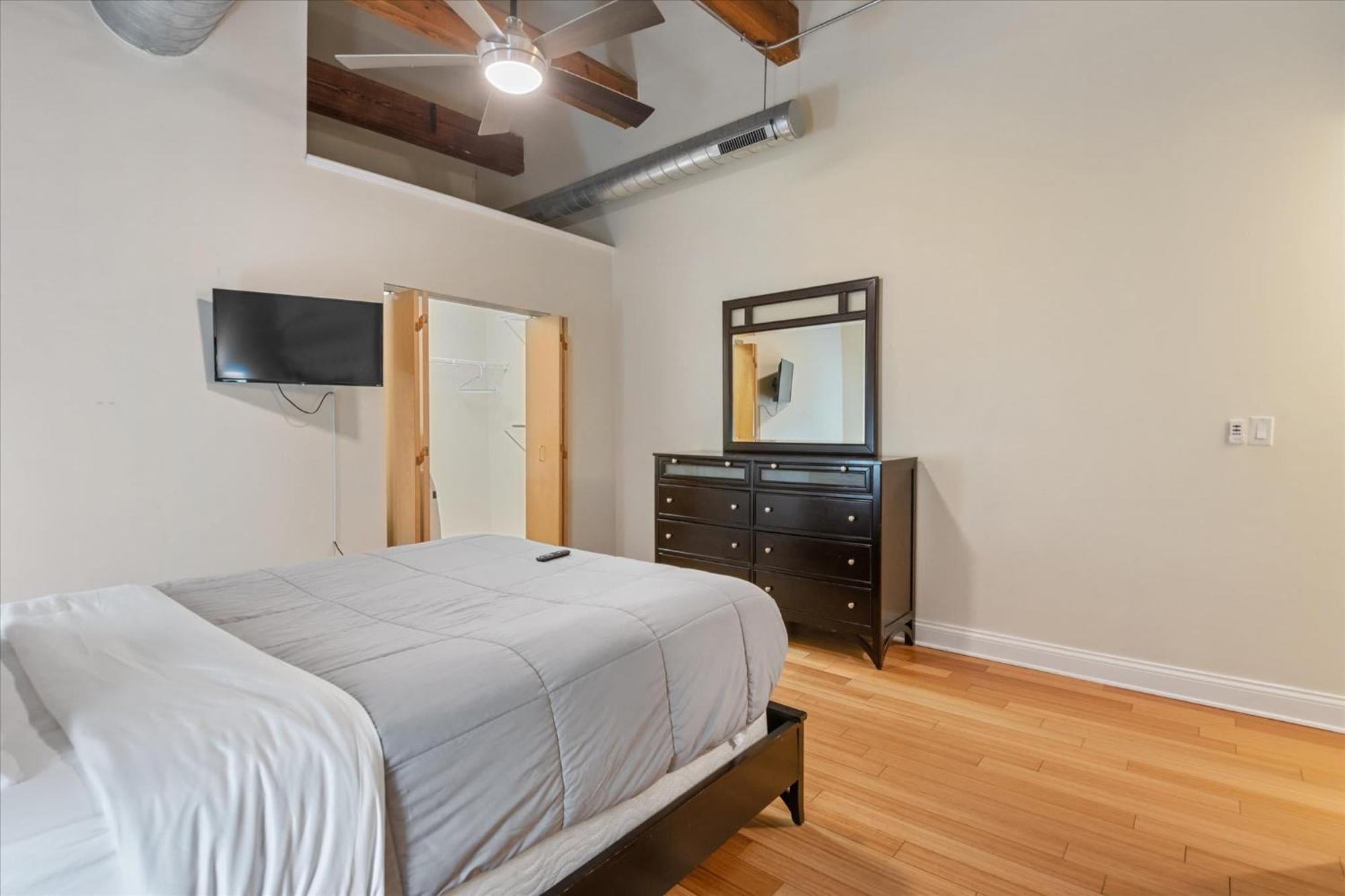 Floor Loft In Downtown Indianapolis!!! Apartment
