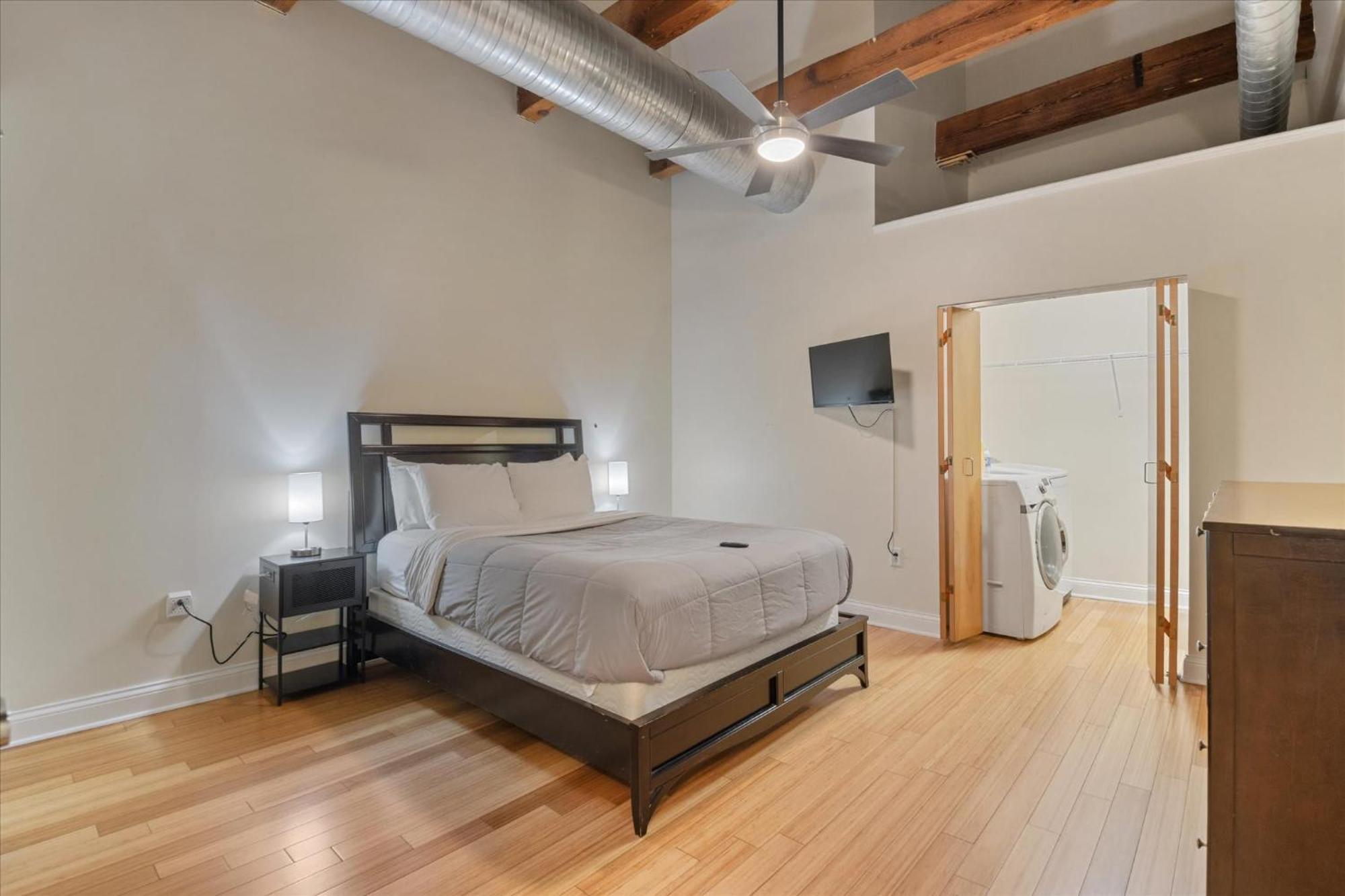 Apartment Floor Loft In Downtown Indianapolis!!!