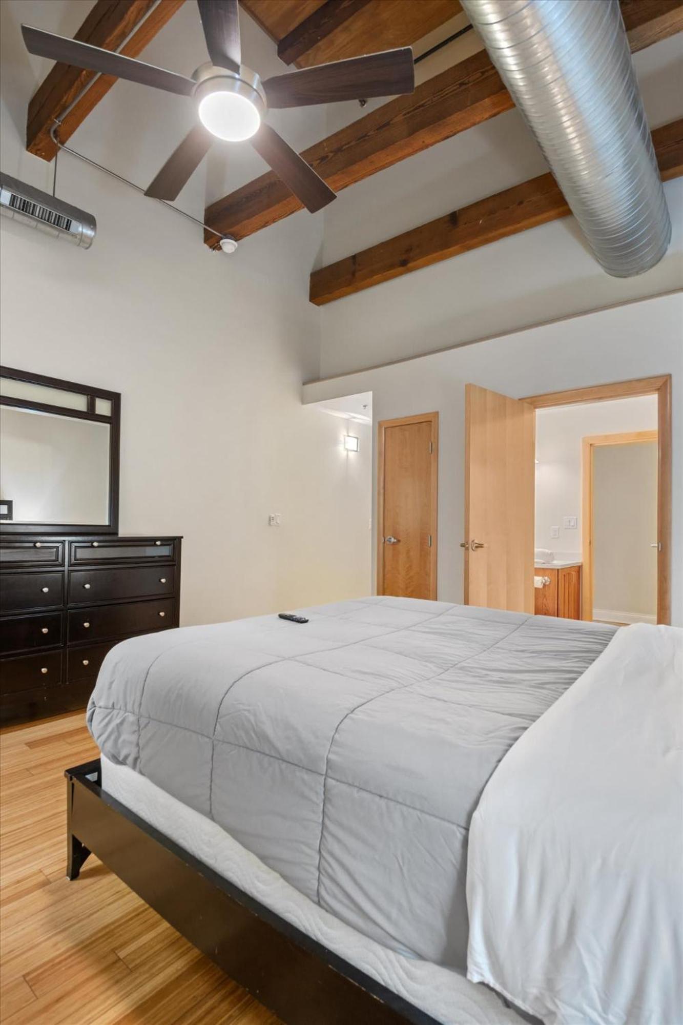 Floor Loft In Downtown Indianapolis!!! Apartment *
