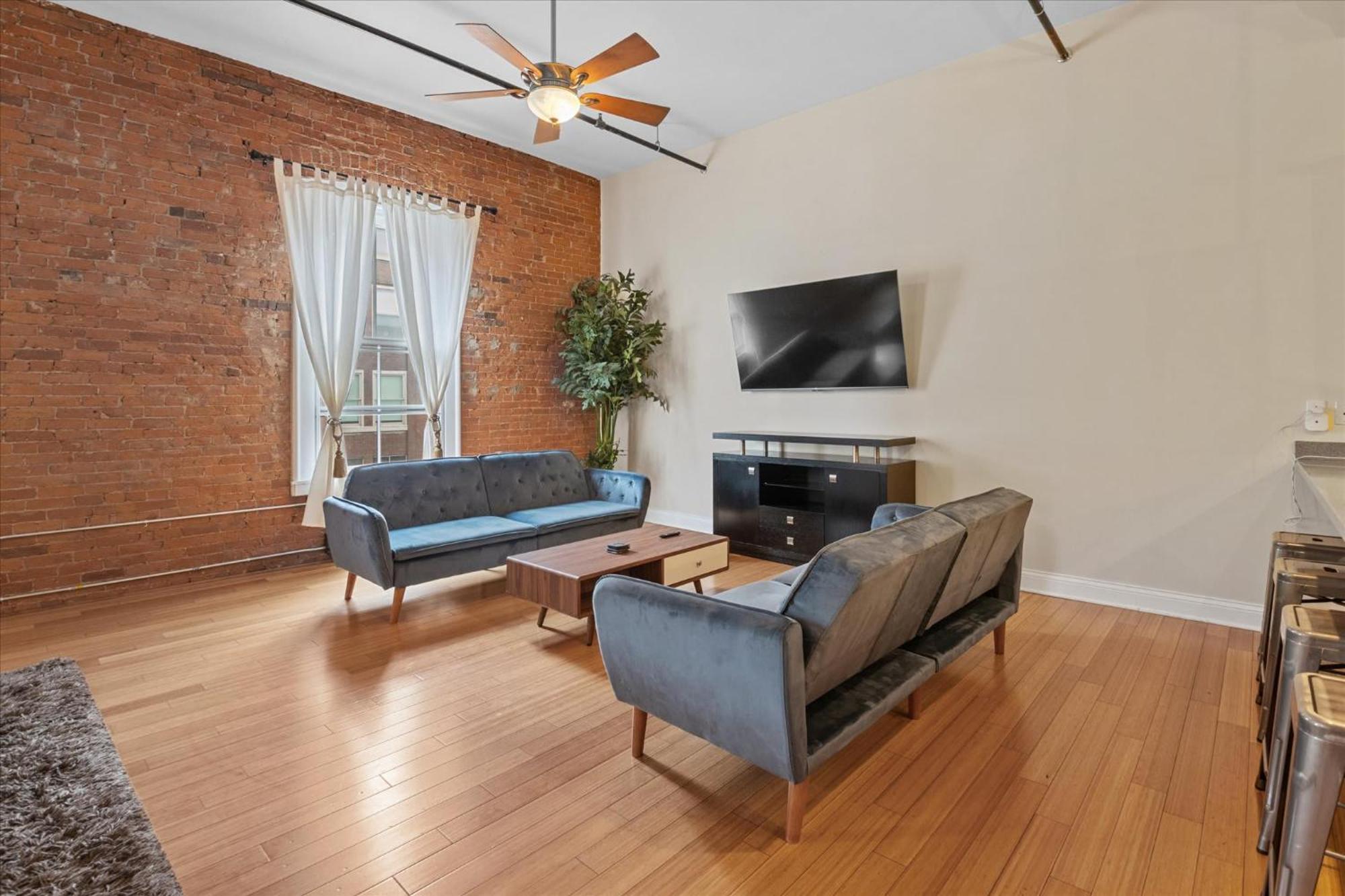 Apartment Floor Loft In Downtown Indianapolis!!!